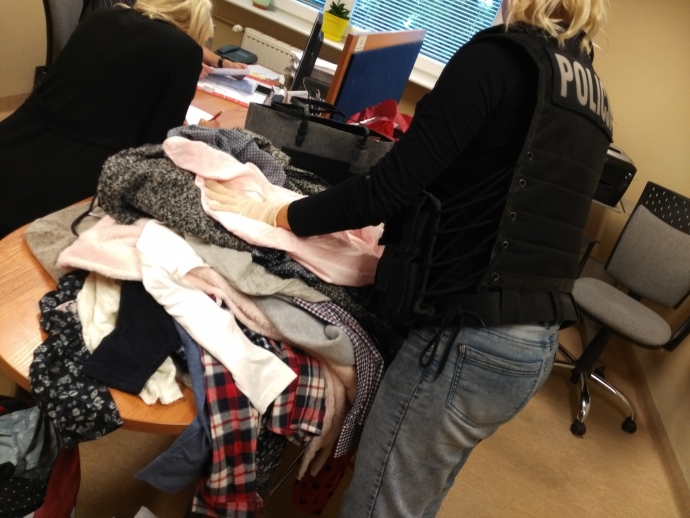 3/3 Okradła sklep w galerii na 30 tysięcy złotych