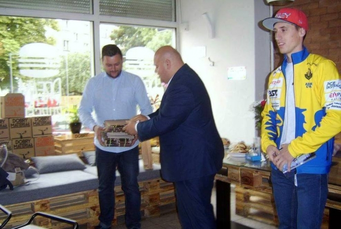 3/7 Niesamowite przyjęcie w Dream Burgerze 