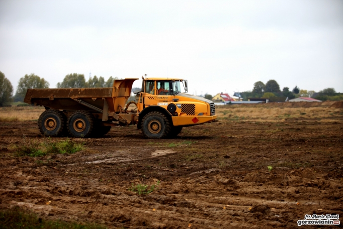 4/7 Biedronka buduje swoje centrum