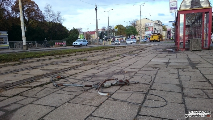 4/8 Zerwana trakcja tramwajowa