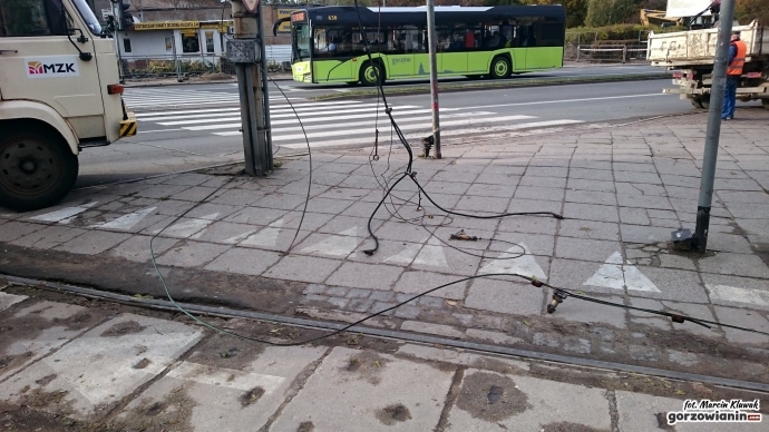 7/8 Zerwana trakcja tramwajowa