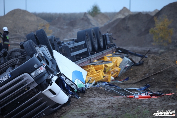 2/16 Wypadek ciężarówki przewożącej indyki