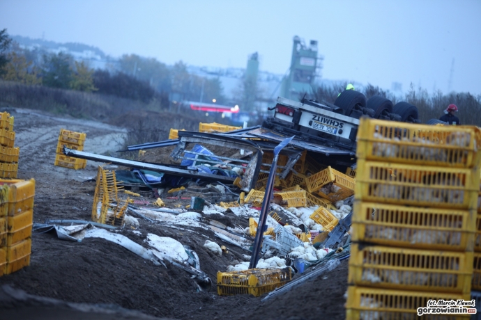 10/16 Wypadek ciężarówki przewożącej indyki