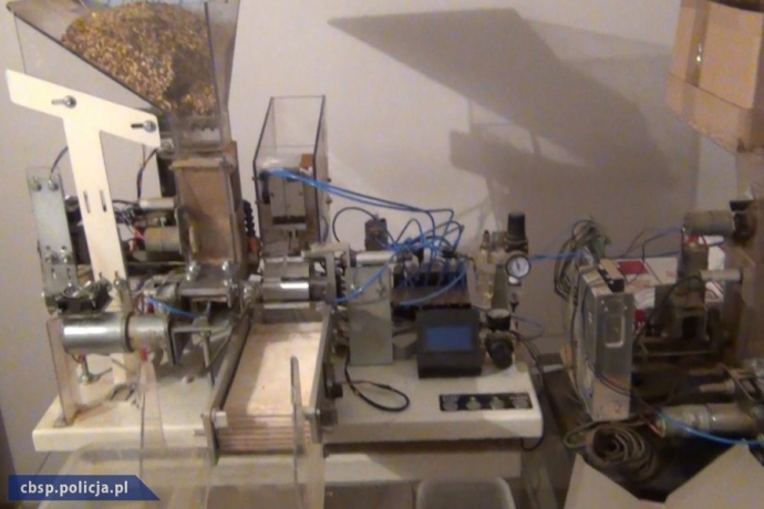 5/5 Nielegalna fabryka papierosów w Kłodawie