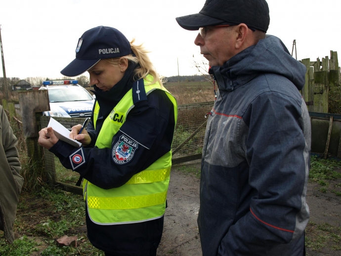 2/9 Policjanci szukają bezdomnych