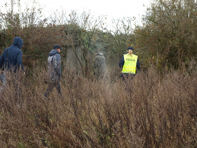 8/9 Policjanci szukają bezdomnych