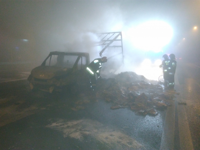 4/8 Spalony bus na ekspresówce