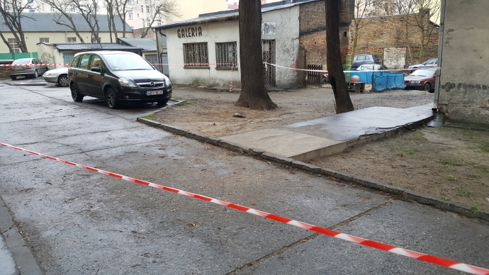 5/10 Ogrodzony zdechły gołąb