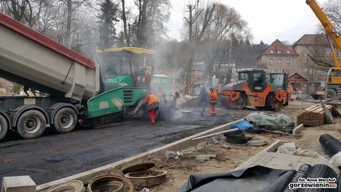 7/15 Wylewanie asfaltu na Borowskiego