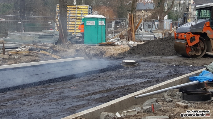 9/15 Wylewanie asfaltu na Borowskiego