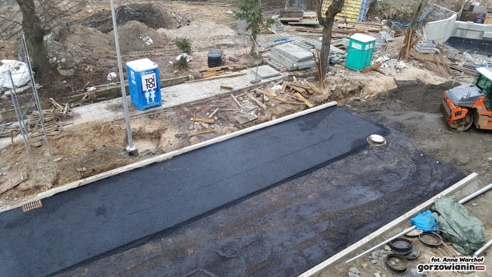 12/15 Wylewanie asfaltu na Borowskiego