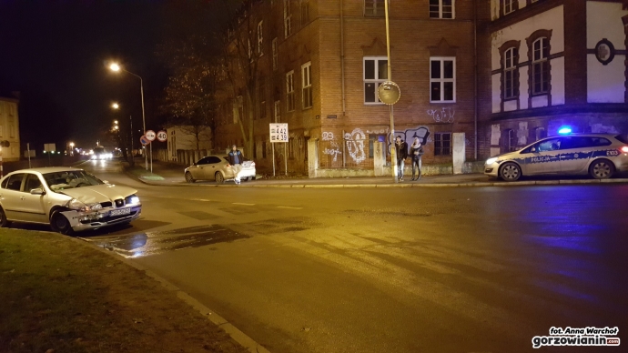 4/6 Zderzenie autobusu i auta osobowego