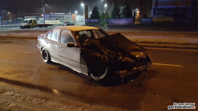 3/7 Wypadek z udziałem mercedesa i BMW