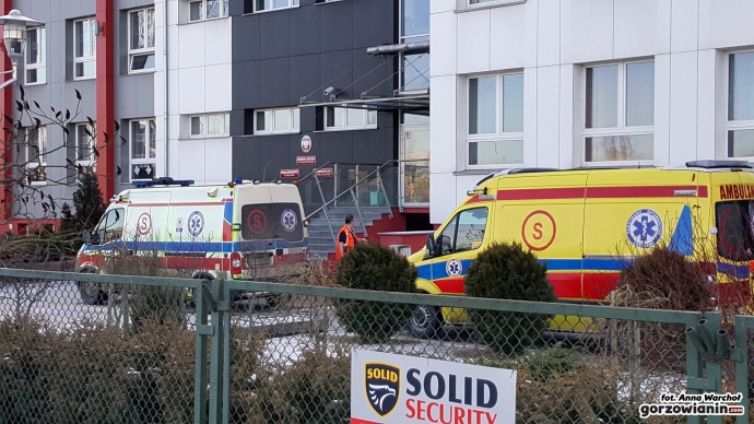 4/7 Alarm w szkole w Deszcznie