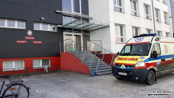 6/7 Alarm w szkole w Deszcznie