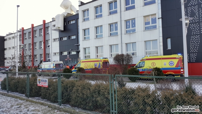 7/7 Alarm w szkole w Deszcznie