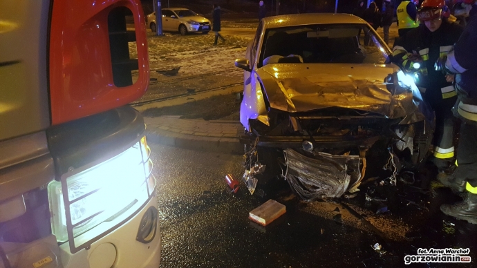 5/11 Roztrzaskany radiowóz na rondzie Solidarności