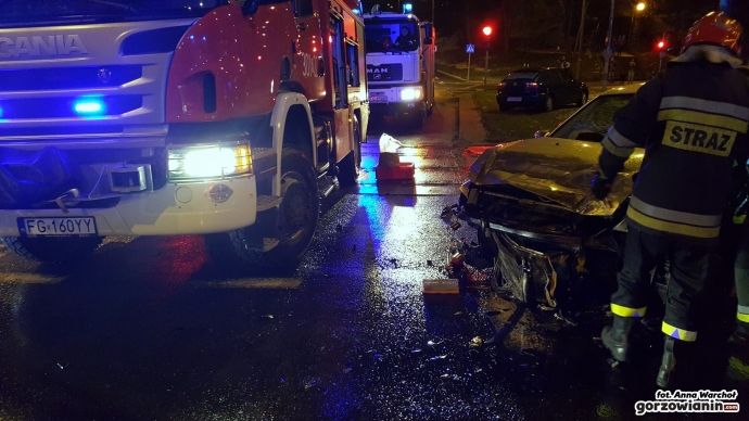 7/11 Roztrzaskany radiowóz na rondzie Solidarności