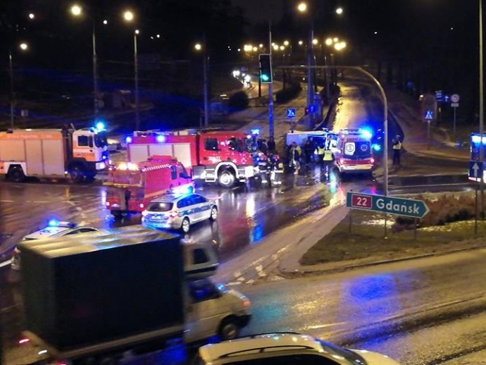 11/11 Roztrzaskany radiowóz na rondzie Solidarności