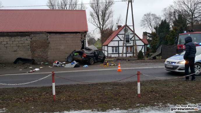 5/9 Volvo wjechało w budynek