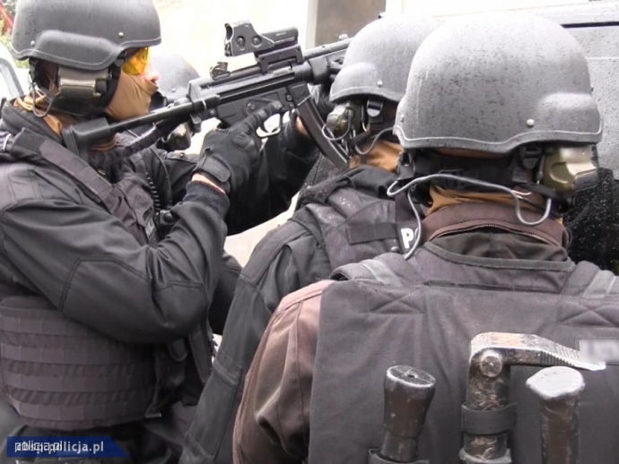 3/6 CBŚ rozbiło gang złodziei samochodów