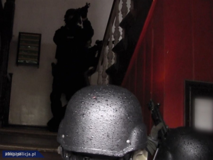 4/6 CBŚ rozbiło gang złodziei samochodów