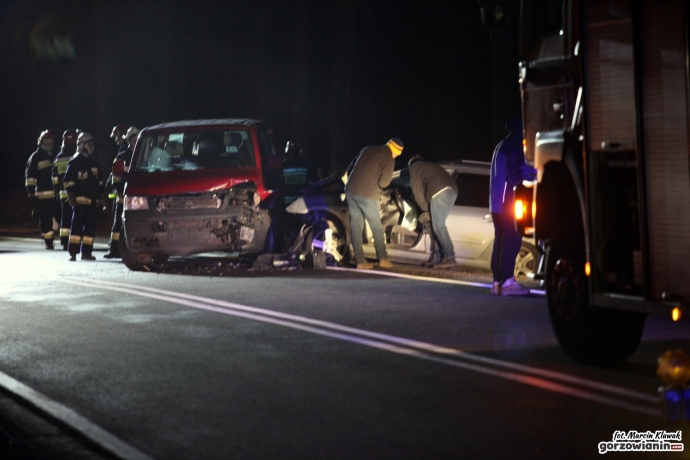 8/8 Czołówka busa i osobówki