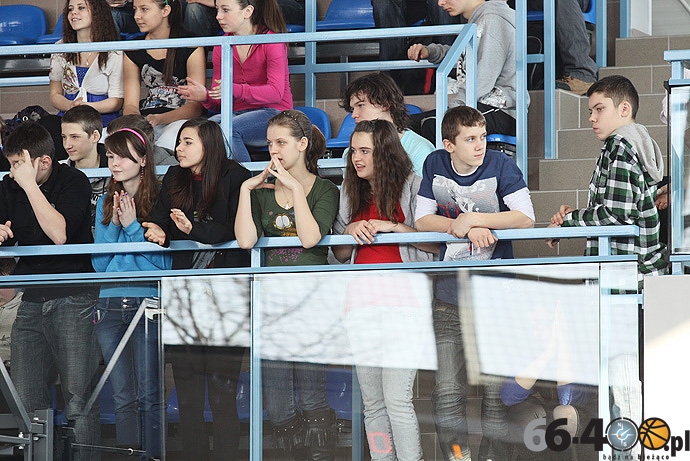 3/42 Mecz pokazowy GSPR w nowo otwartej hali sportowej w Deszcznie