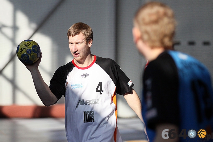 9/42 Mecz pokazowy GSPR w nowo otwartej hali sportowej w Deszcznie