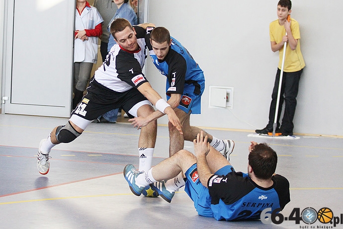 10/42 Mecz pokazowy GSPR w nowo otwartej hali sportowej w Deszcznie