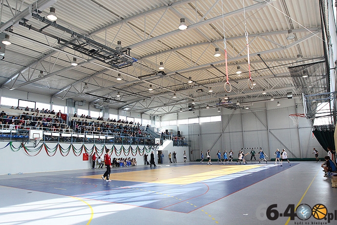 12/42 Mecz pokazowy GSPR w nowo otwartej hali sportowej w Deszcznie