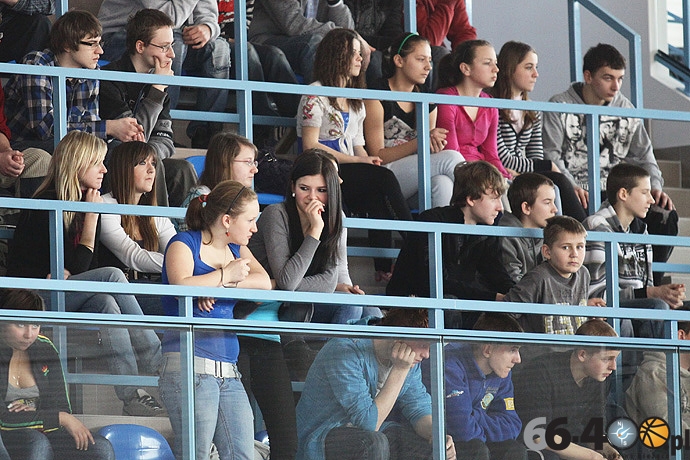 13/42 Mecz pokazowy GSPR w nowo otwartej hali sportowej w Deszcznie