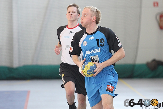 15/42 Mecz pokazowy GSPR w nowo otwartej hali sportowej w Deszcznie