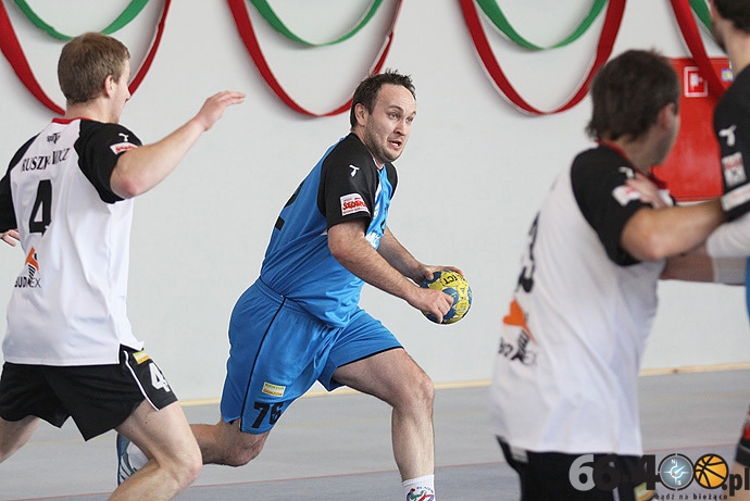 19/42 Mecz pokazowy GSPR w nowo otwartej hali sportowej w Deszcznie