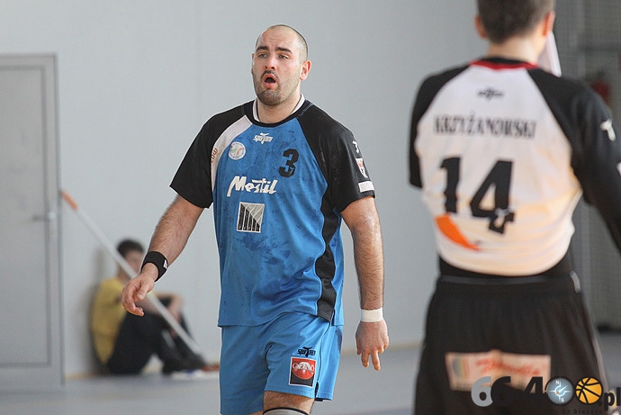 21/42 Mecz pokazowy GSPR w nowo otwartej hali sportowej w Deszcznie