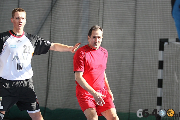 32/42 Mecz pokazowy GSPR w nowo otwartej hali sportowej w Deszcznie