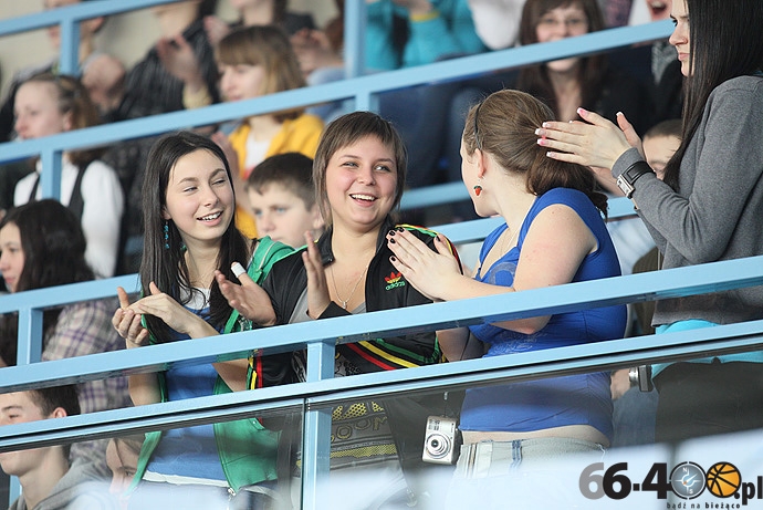 37/42 Mecz pokazowy GSPR w nowo otwartej hali sportowej w Deszcznie