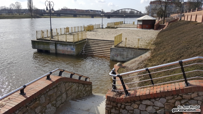 8/11 Zalana dolna część bulwaru