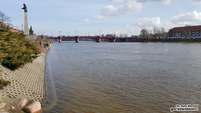 10/11 Zalana dolna część bulwaru