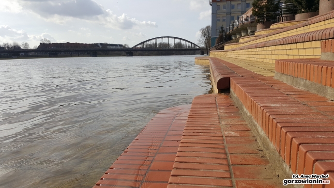 11/11 Zalana dolna część bulwaru