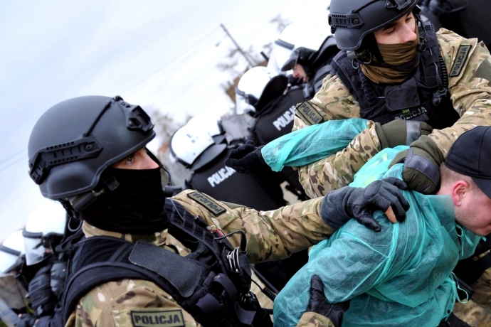 5/12 Ćwiczenia policjantów na Jancarzu