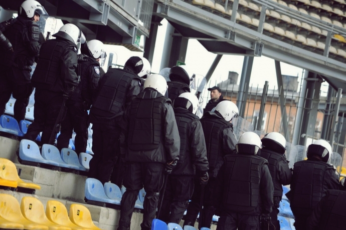 8/12 Ćwiczenia policjantów na Jancarzu