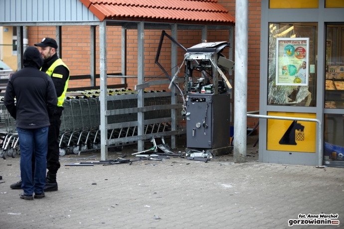 14/18 Bankomat wyleciał w powietrze