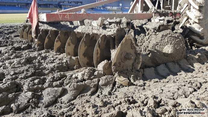 7/7 Prace na torze żużlowym