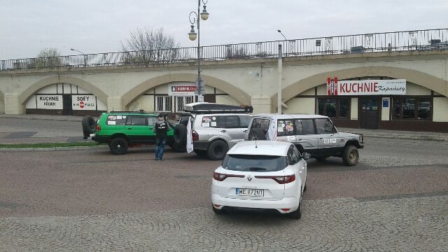 4/4 Miłośnicy terenówek wyruszyli w trasę