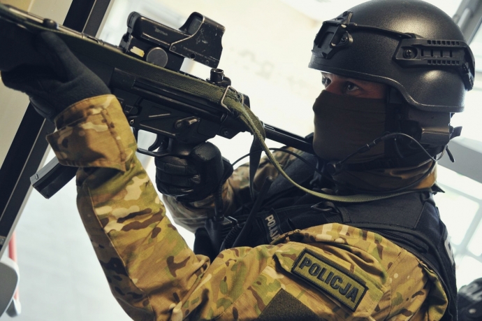 19/39 Desperat sterroryzował gorzowską uczelnię