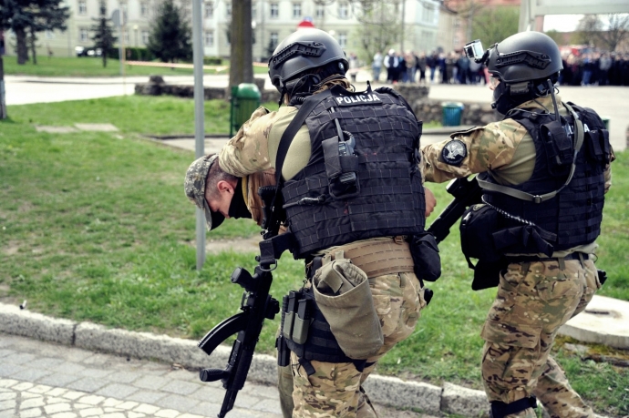 20/39 Desperat sterroryzował gorzowską uczelnię