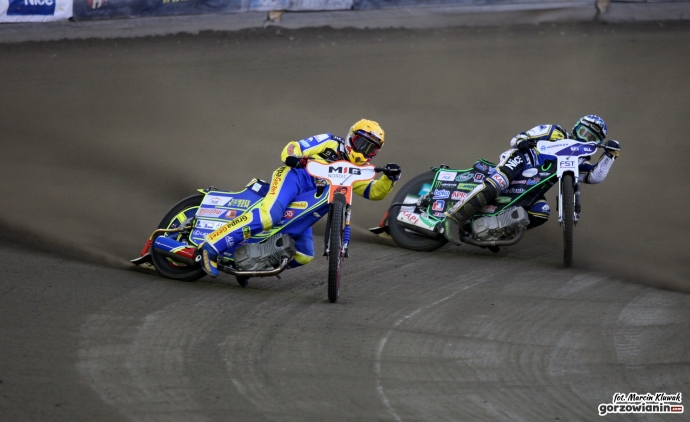 17/47 Stal wygrywa w Toruniu!