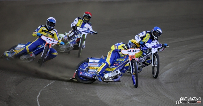 21/47 Stal wygrywa w Toruniu!