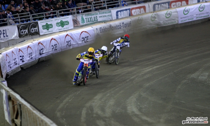 32/47 Stal wygrywa w Toruniu!